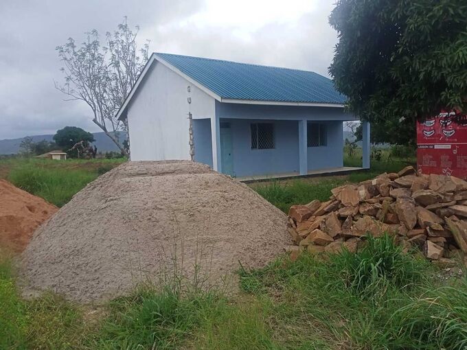 Material für das zweite Gebäude geliefert